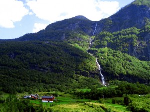 waterfalls-in-norway-1410925